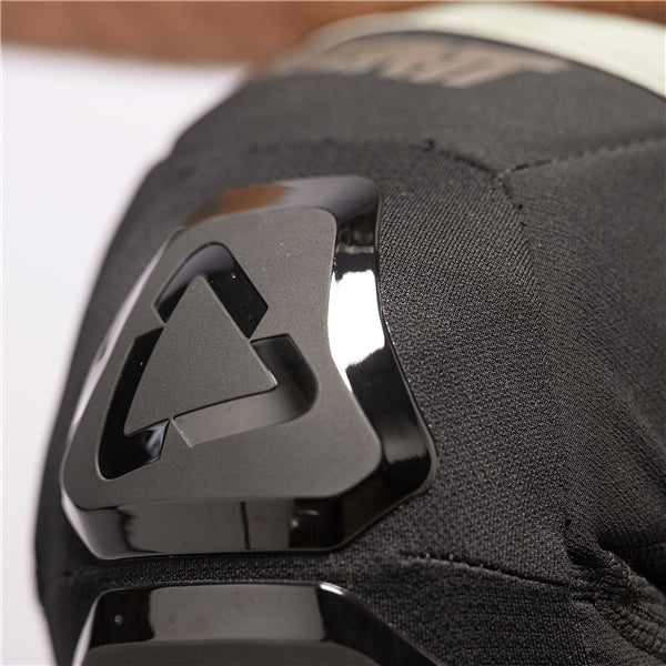Protège-Genoux de Motocross 6.0 Evo Ext Leatt Noir portés, logo