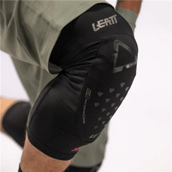 Protège-Genoux de Motocross 6.0 Evo Lite Leatt Noir  portés, de profile