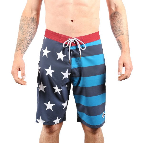 Maillot de Bain 21 Pouces Liberty Bleu/Blanc/Rouge essayage de face