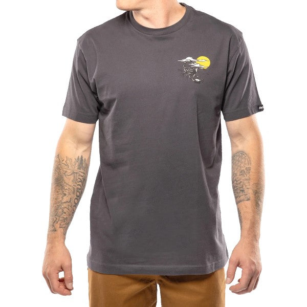 T-Shirt Stinger Graphite essayage de face