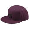Casquette à Visière Plate Badge bordeaux, de face