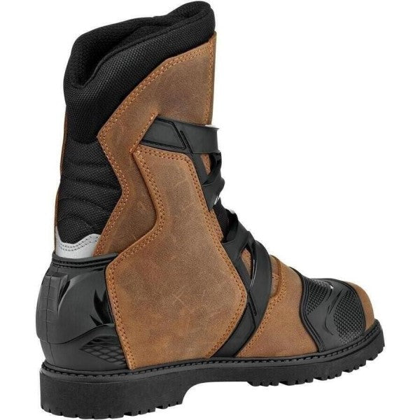 Bottes de Moto Mid Adventure 2 Gore-Tex Brun incliné de dos