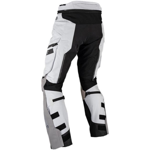 Pantalon de Moto Adv Dritour 7.5 Gris/Blanc incliné de dos à droite