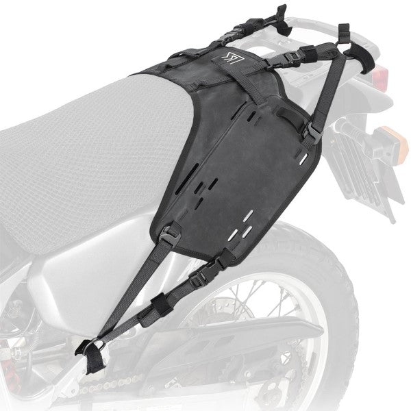 Harnais de Siège de Moto Kriega OS-Base Adventure Noir accroché derrière le siège