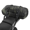 Sac Imperméable de Moto Rollpack-40 Camo attaché au siège incliné de face
