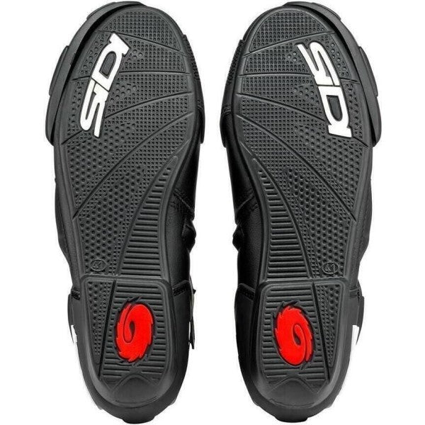 Bottes de Moto Mid Performer Noir en paire en dessous