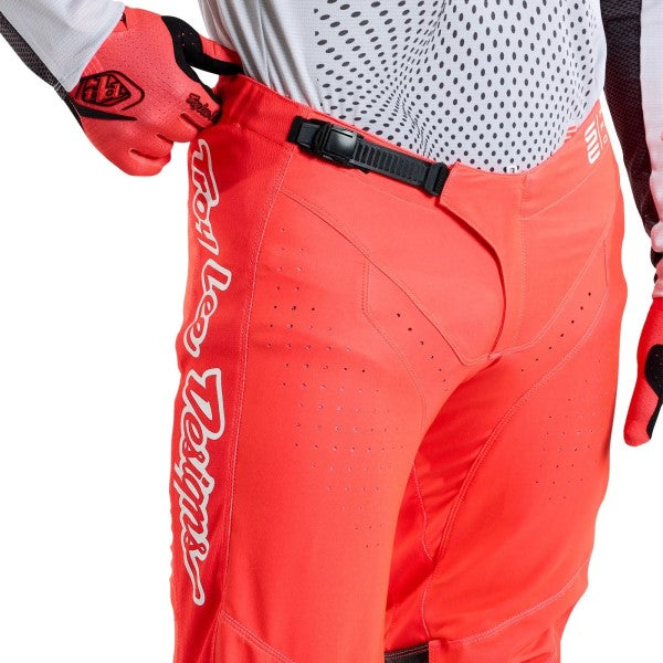 Pantalon de Motocross SE Pro Solo Troy Lee Design rouge, détail attache