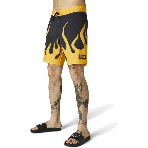 Short de Surf Supr Trik Noir/Jaune incliné de face à droite