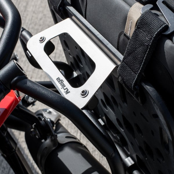 Support pour plateforme de siège de moto Yamaha T700 accroché au harnais