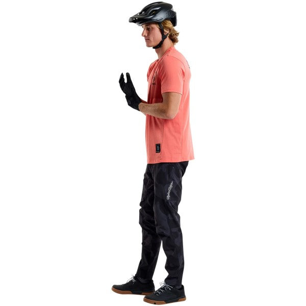 Chandail de Vélo Skyline Ride Peace and Wheelies Manches Courtes Rose essayage de droite