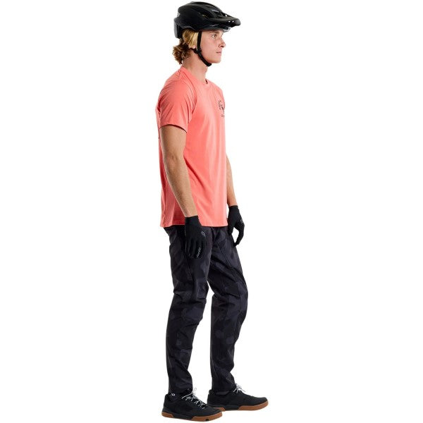 Chandail de Vélo Skyline Ride Peace and Wheelies Manches Courtes Rose essayage de gauche